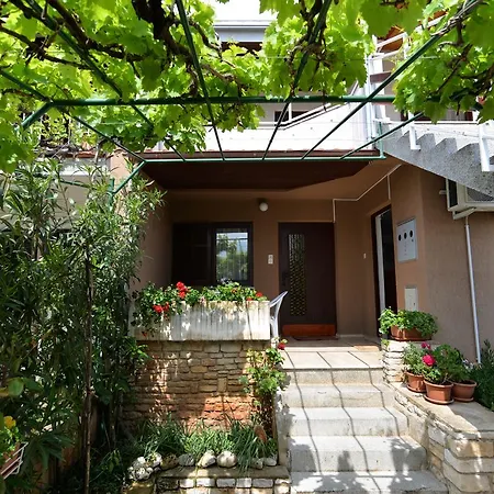 Karlo 604 Apartment