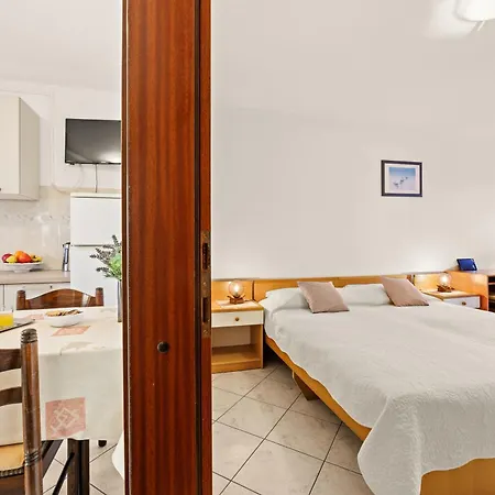 Karlo 604 * Пула