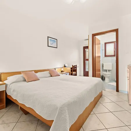 Karlo 604 * Пула